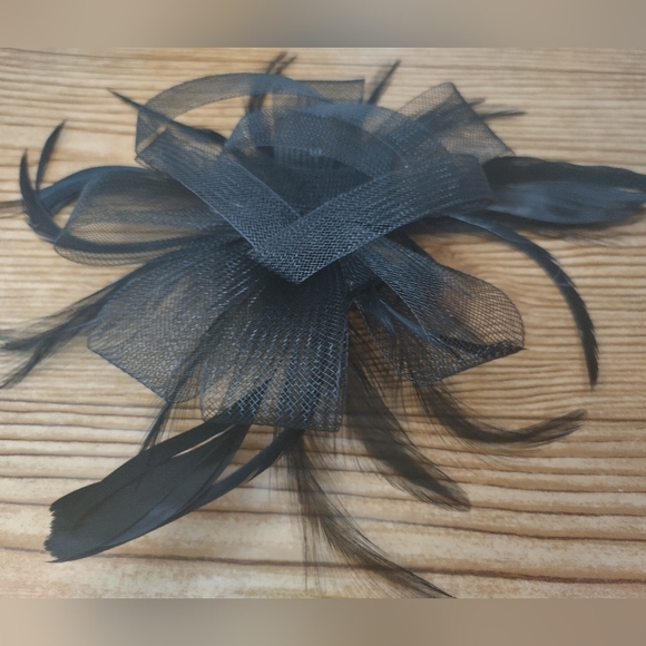 Ladies Black Feather Hair Fastener Weddings Races - Picture 6 of 8